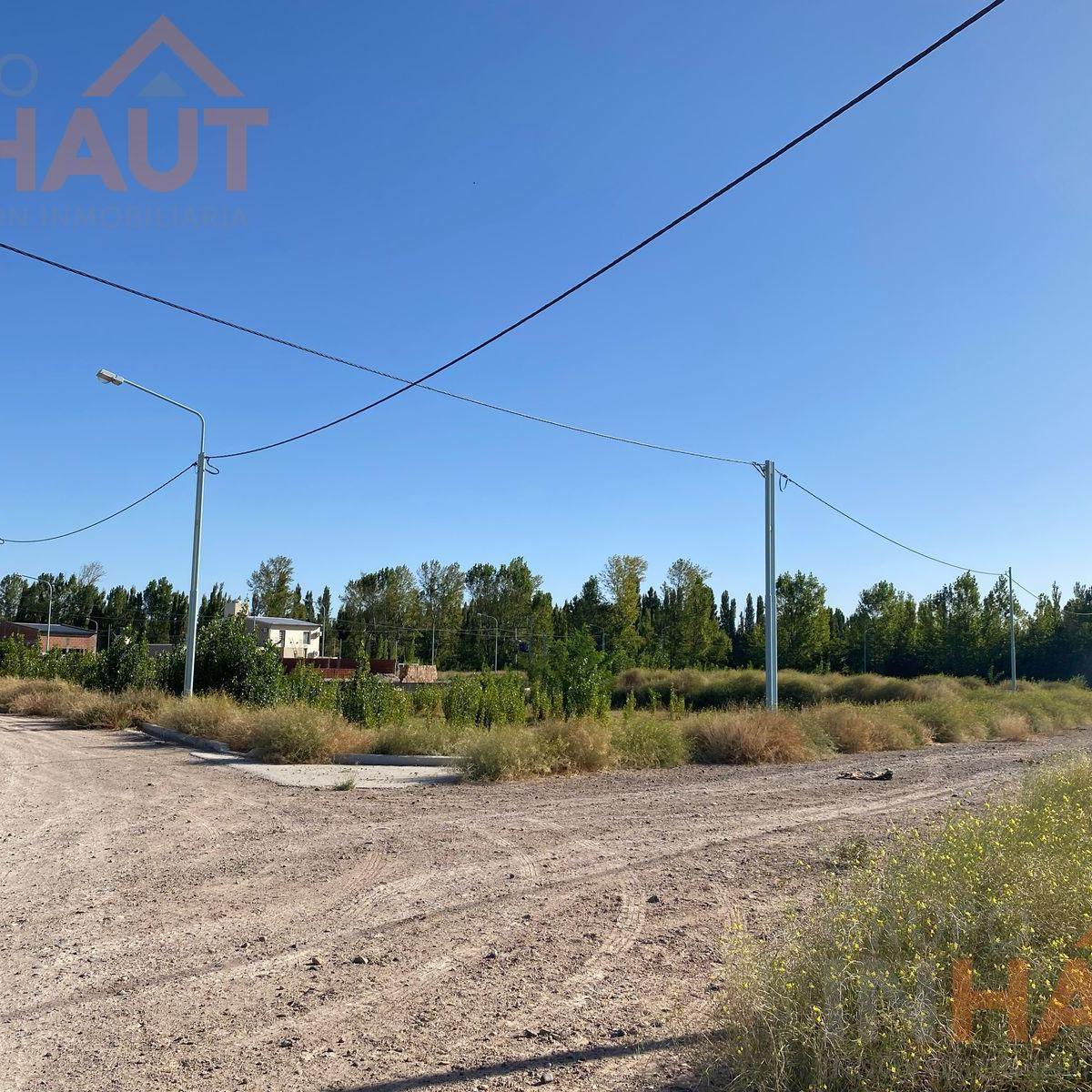 Terreno en Jardines de Plottier 4
