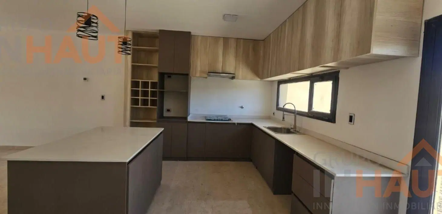 Casa Gerencial a estrenar 3 dormitorios con pileta 8