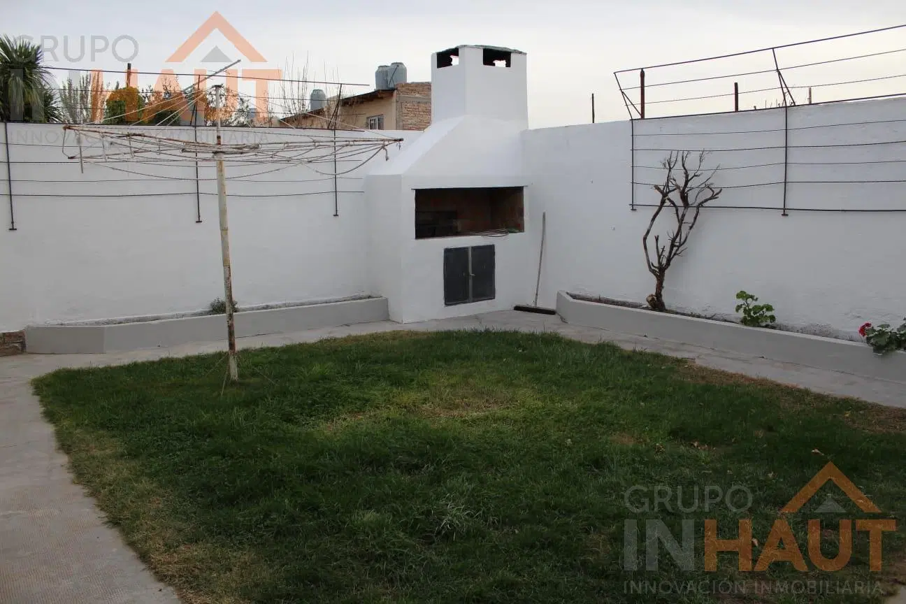 Casa de 2 dorm en General Roca 8