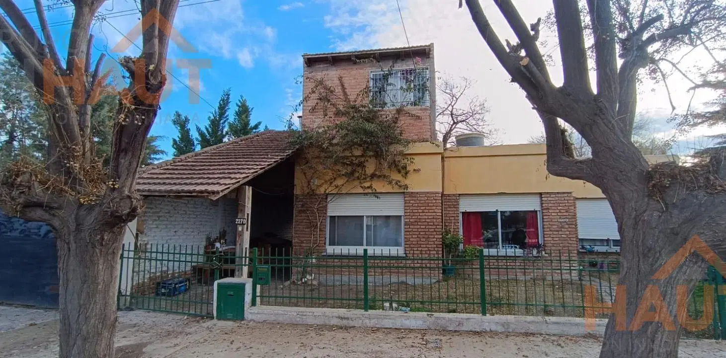 Casa 3 dorm General Roca 2
