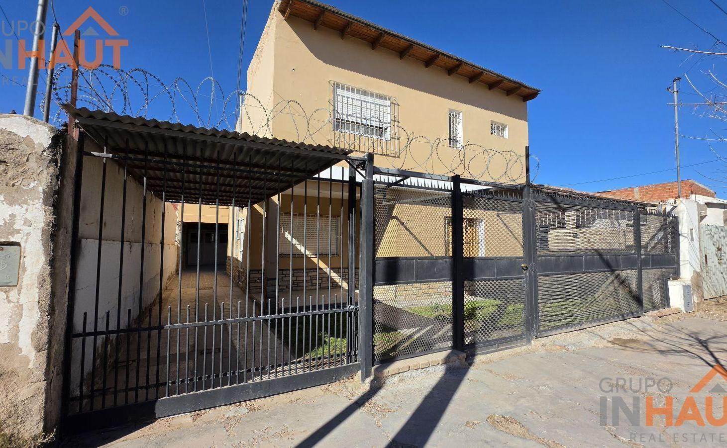 Foto de Casa 4 habitaciones, 220 m2, B. Luis Piedra Buena, Cipolletti, imagen 2
