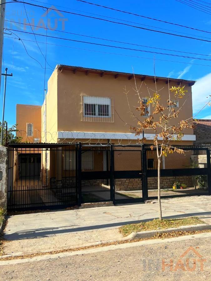 Foto de Casa 4 habitaciones, 220 m2, B. Luis Piedra Buena, Cipolletti, imagen 1