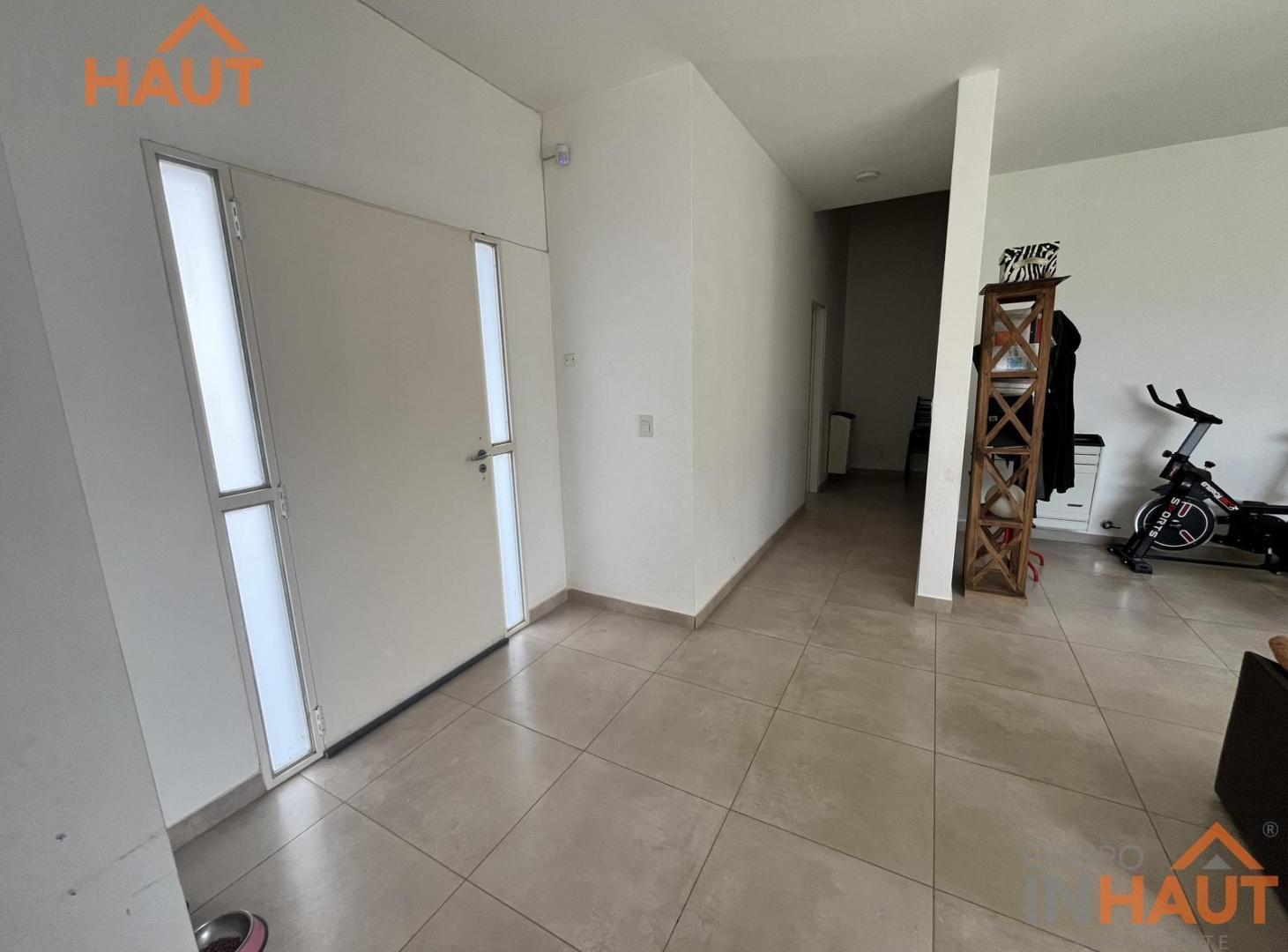 Foto de VENTA DE CASA TRES DORMITORIOS FERNANDEZ ORO, imagen 2