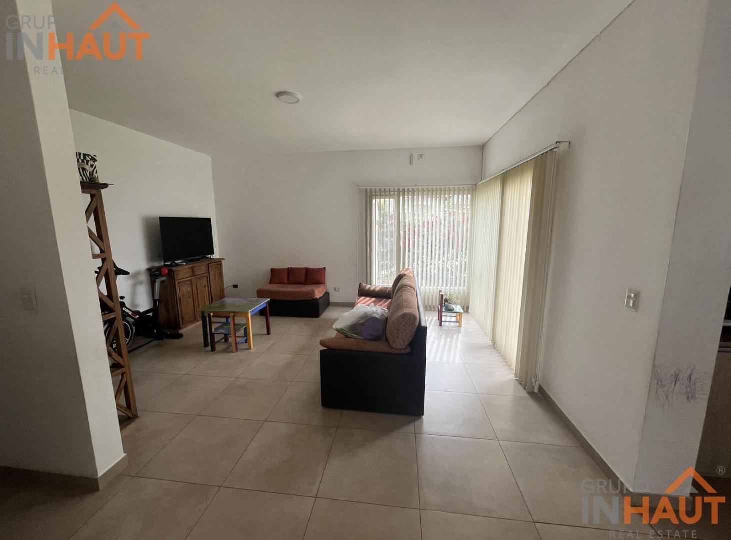 Foto de VENTA DE CASA TRES DORMITORIOS FERNANDEZ ORO, imagen 3