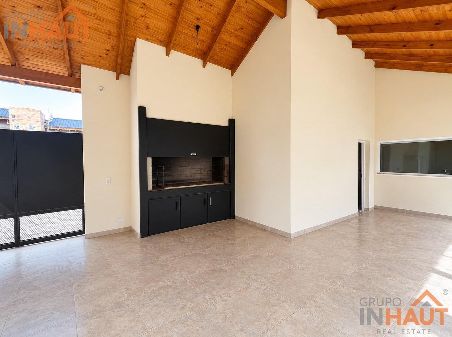 Foto de VENTA DE CASA TRES DORMITORIOS FERNANDEZ ORO, imagen 1