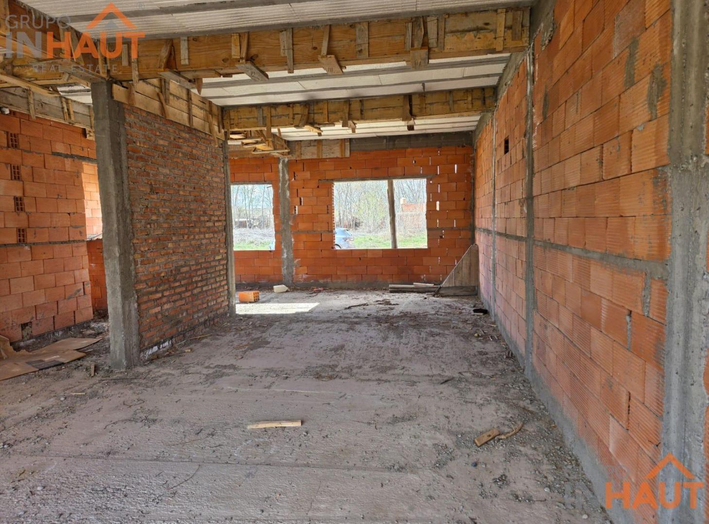 Foto de Terreno con Casa en Construccion, imagen 1