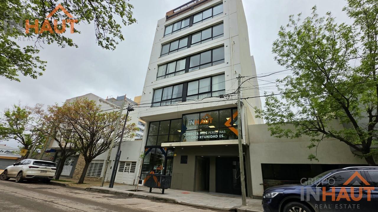 Foto de Departamento de 1 habitación con patio y cochera, Cipolletti, imagen 1