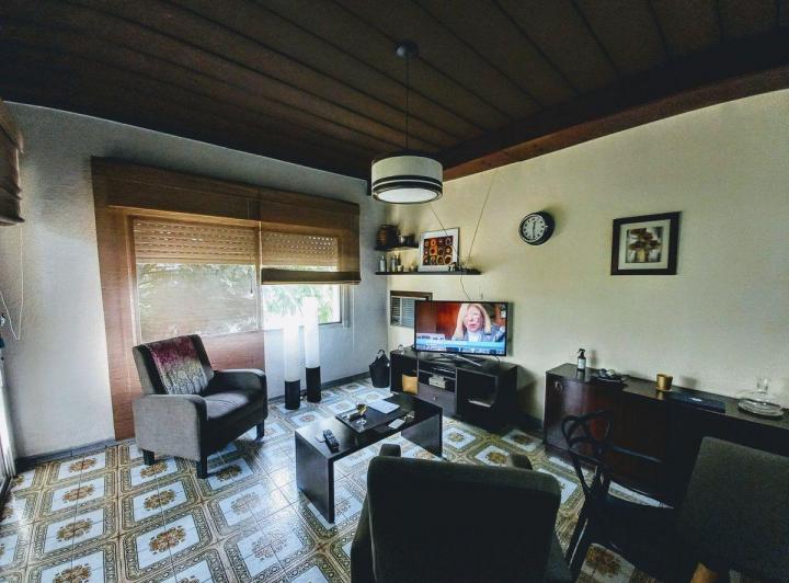 VENTA-CASA 7 AMBNENTES SUBDIVIDIDA- LANUS 3