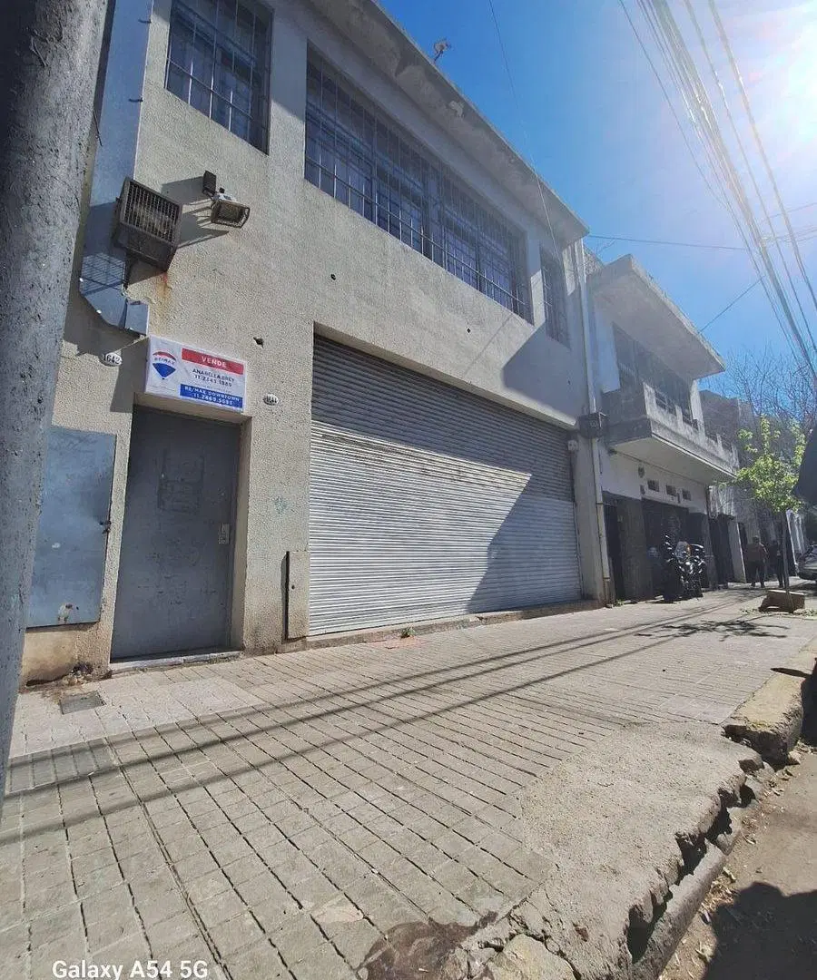 Galpon con vivienda y oficinas en villa Crespo 2