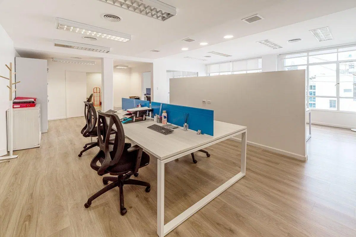 Venta OFICINAS refaccionadas en Retiro 4