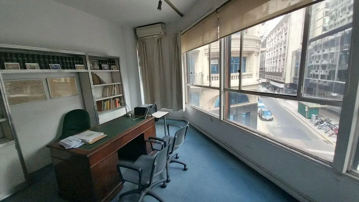 VENTA OFICINA AMOBLADA - MICROCENTRO 4