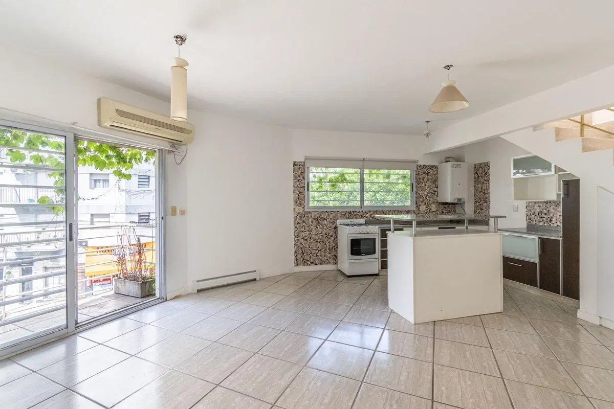 ALQUILER  COMERCIAL 2 ambientes terraza , cochera 4