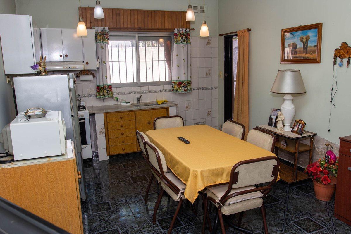 Foto de VENTA CASA 3 AMB CON GARAGE - LUIS GUILLON, imagen 4