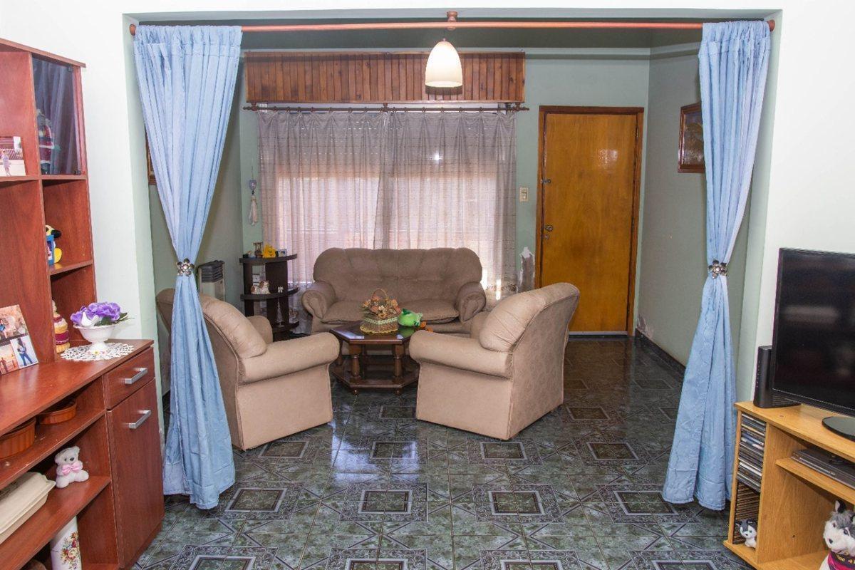 Foto de VENTA CASA 3 AMB CON GARAGE - LUIS GUILLON, imagen 1