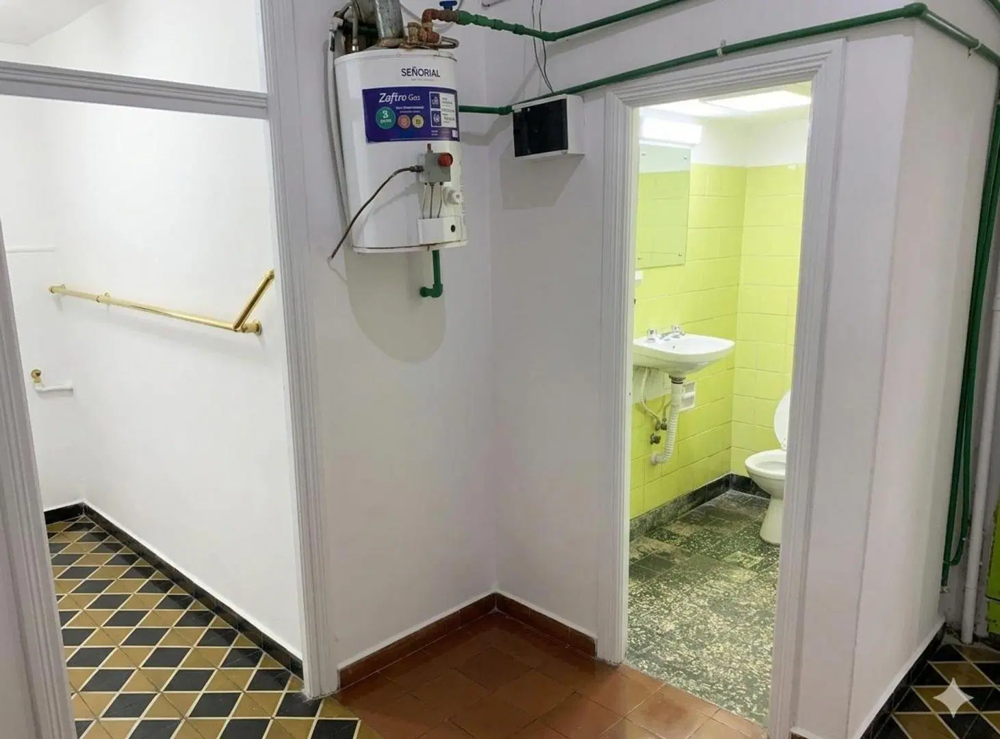VENTA LOCAL COMERCIAL EN BALVANERA 2