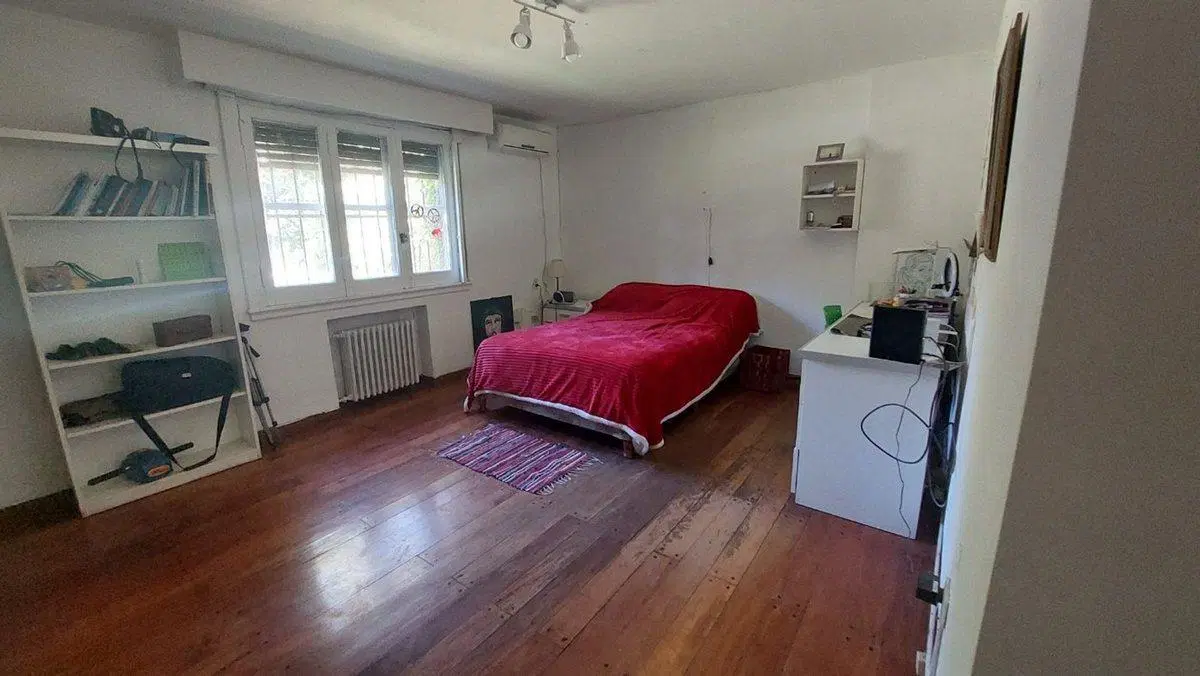 VENTA- Casa enorme con jardín y pileta, Hurlingham 5