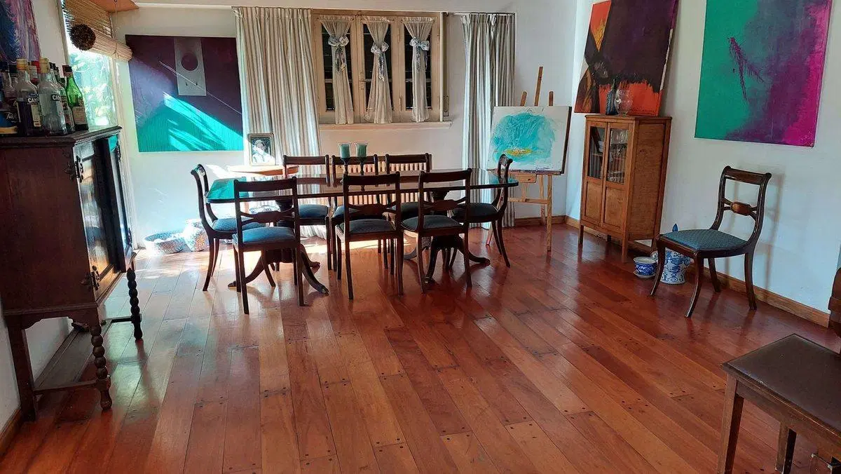 VENTA- Casa enorme con jardín y pileta, Hurlingham 4
