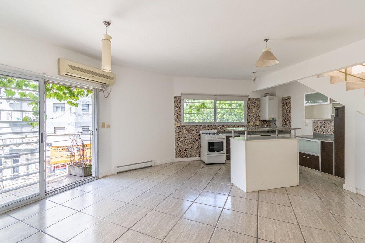Foto de venta PH 2 ambientes terraza privada cochera, imagen 3