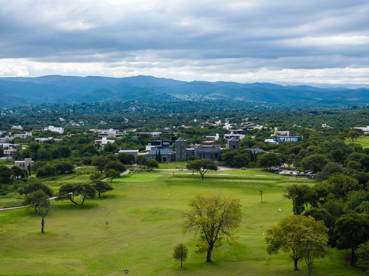 Foto de Lote Fondo Golf en Estancia El Terrón | 1.838 m² sobre el hoyo 18, imagen 1