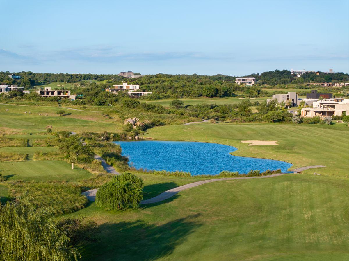 Foto de Lote Fondo Golf en Estancia El Terrón | 1.807 m² en ubicación central, imagen 1