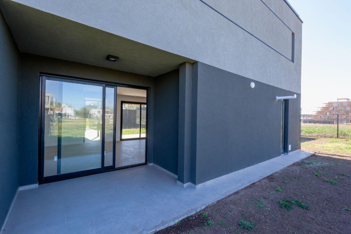 Foto de Casa a estrenar en 2 niveles| 3 dorm (1 suite), cochera doble y asador, imagen 4