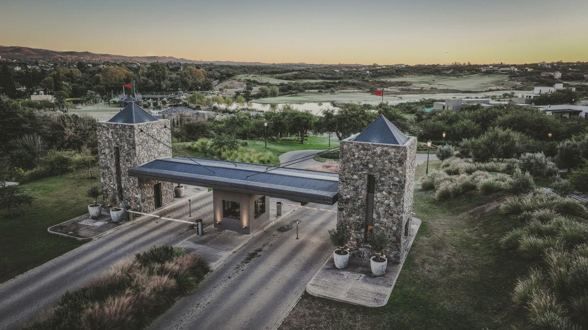 Foto de Lote Fondo Golf en Estancia El Terrón | a pasos del Club House | 1.629, imagen 2