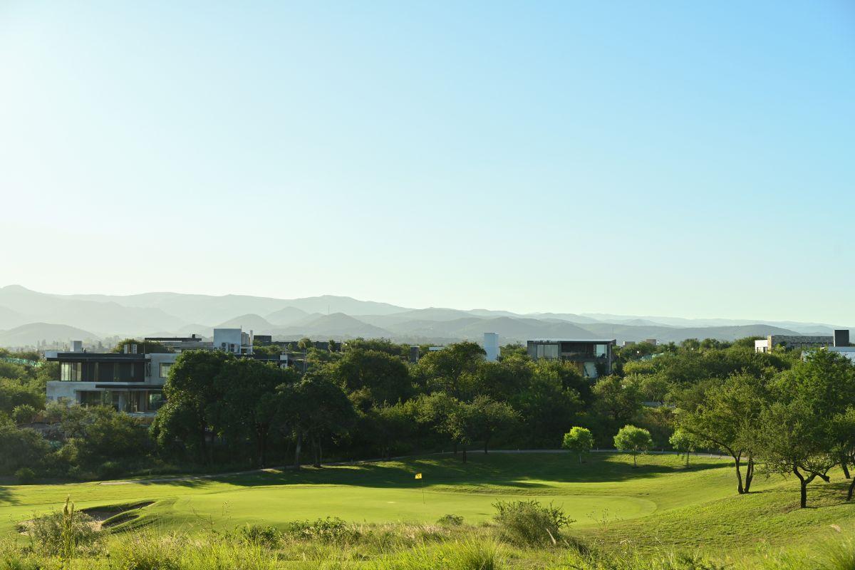 Foto de Lote Fondo Golf en Estancia El Terrón | 1.905 m² sobre Hoyo 9, imagen 3