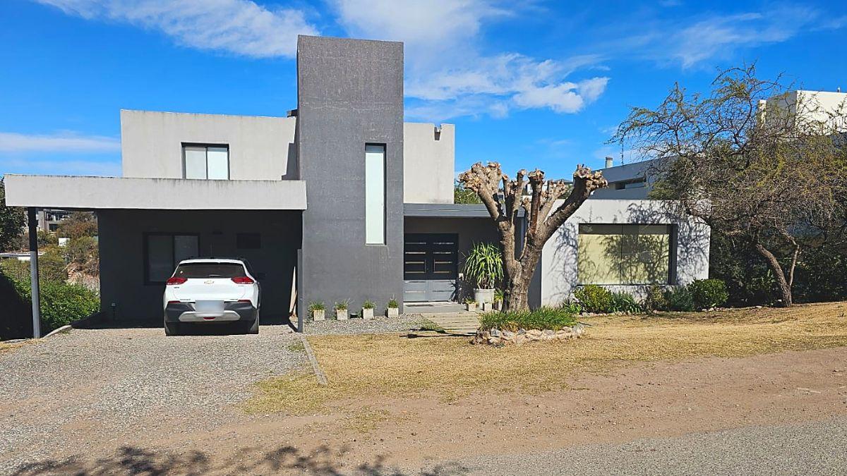 Foto de Casa de 3 dormitorios con pileta en Estancia Q2 – Lote central de 800 m, imagen 1