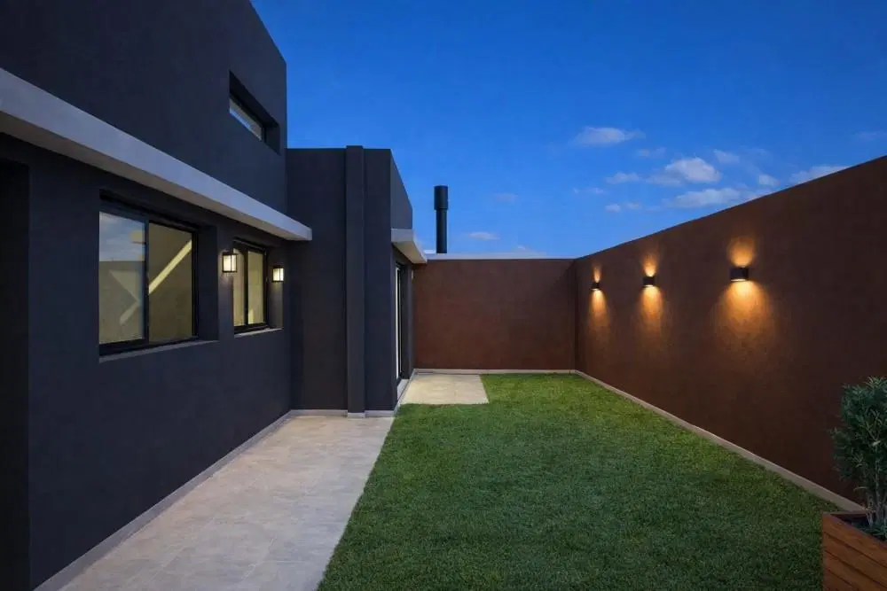 CASA EN VENTA RINCONES DE MANANTIALES!!

160 M2 CUBIERTOS
250 M2 TERRENO

A ESTR 5