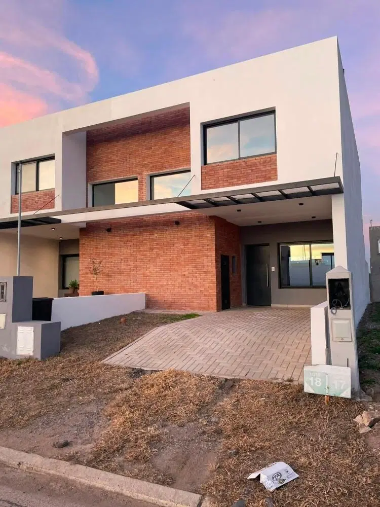 DUPLEX EN RINCONES DE MANANTIALES!!
SE VENDE DUPLEX EN EL CORAZON DE RINCONES 4