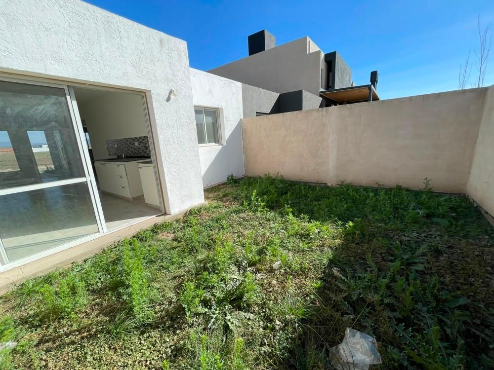 Foto de OPORTUNIDAD! RINCONES DE MANANTIALES - 2 DORM A ESTRENAR!! USD 97000 2, imagen 2
