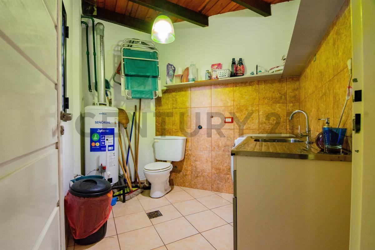 Casa de 2 Dorm. en Venta - Av Sabin 100 3