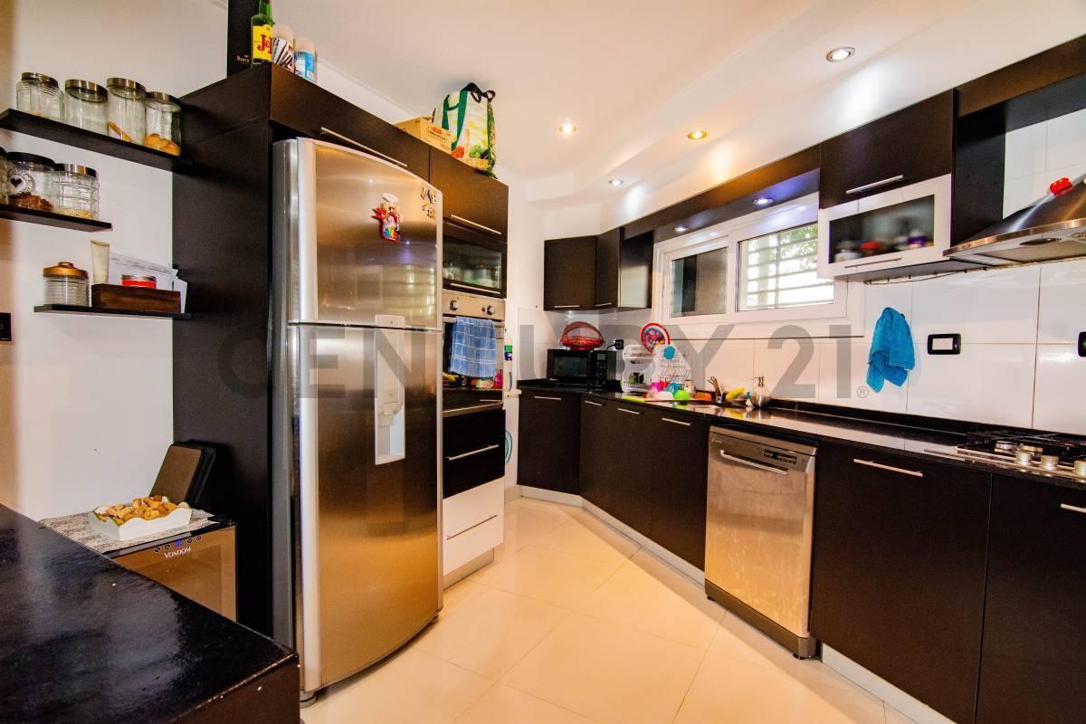 Casa de 2 Dorm. en Venta - Av Sabin 100 1