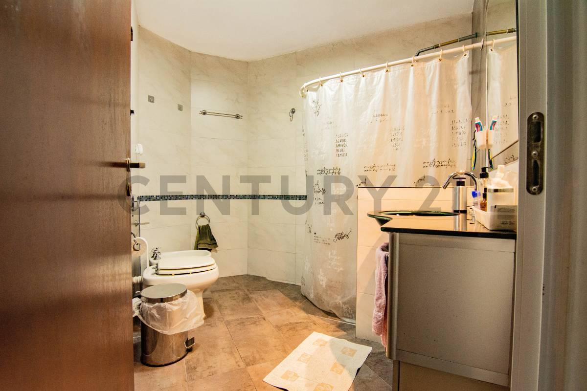 Casa de 2 Dorm. en Venta - Av Sabin 100 2