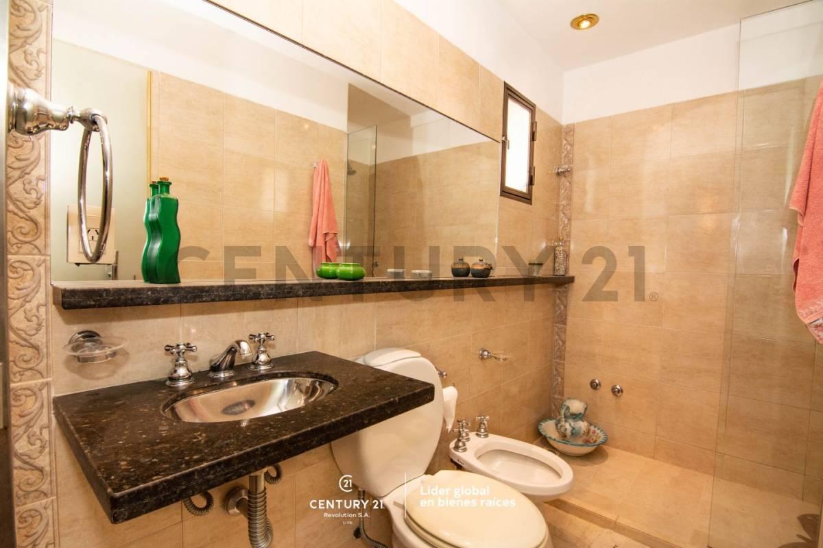 Venta Casa | 4 Dorm., 3 Baños, Patio, Terraza y Cochera 3
