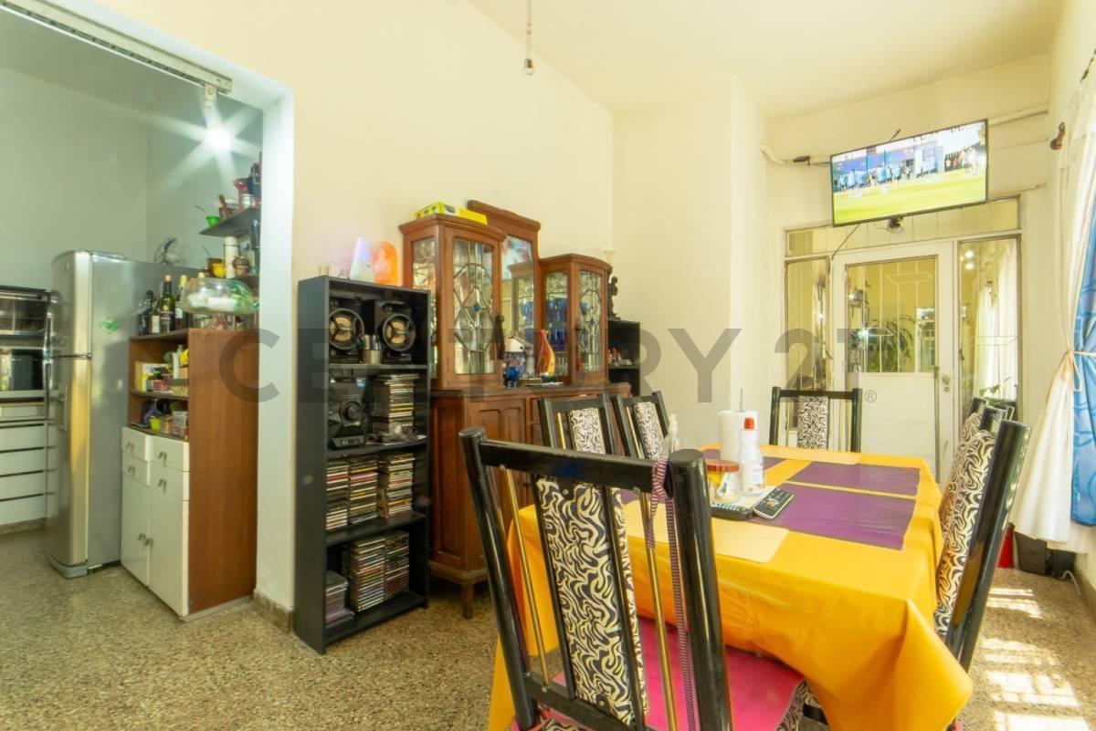 Casa - Galpón con Locales Comerciales en Venta. Av Arijon Al 300 4