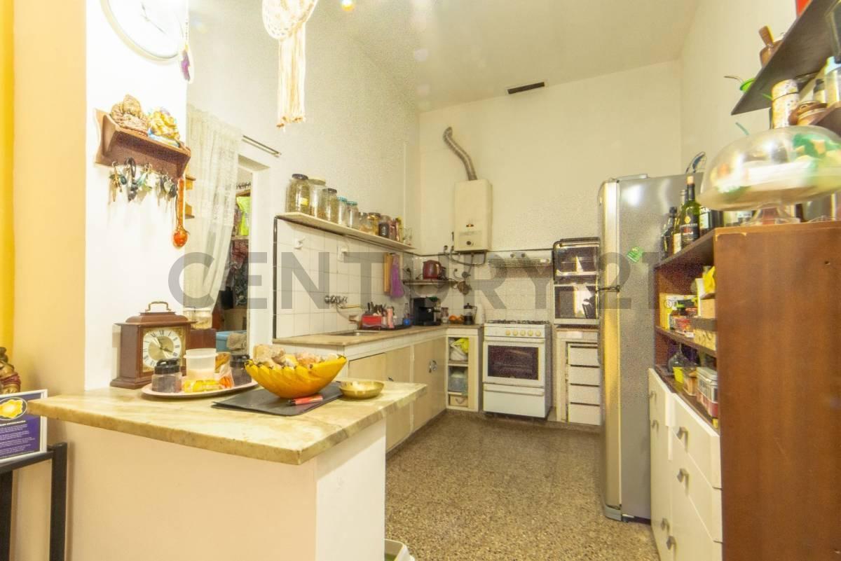 Casa - Galpón con Locales Comerciales en Venta. Av Arijon Al 300 3