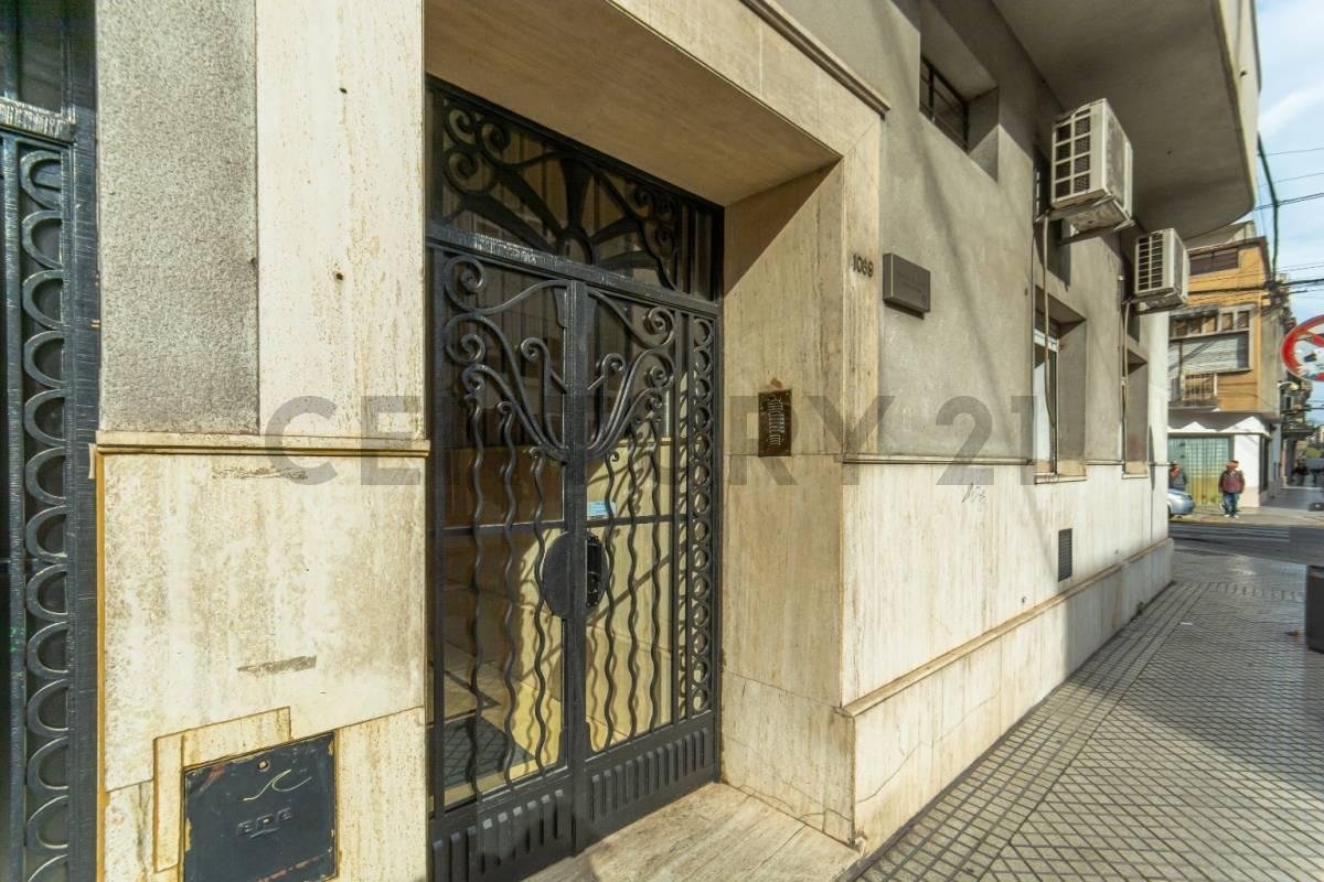 Venta Departamento de 5 Dorm. en El Centro de Rosario. 2