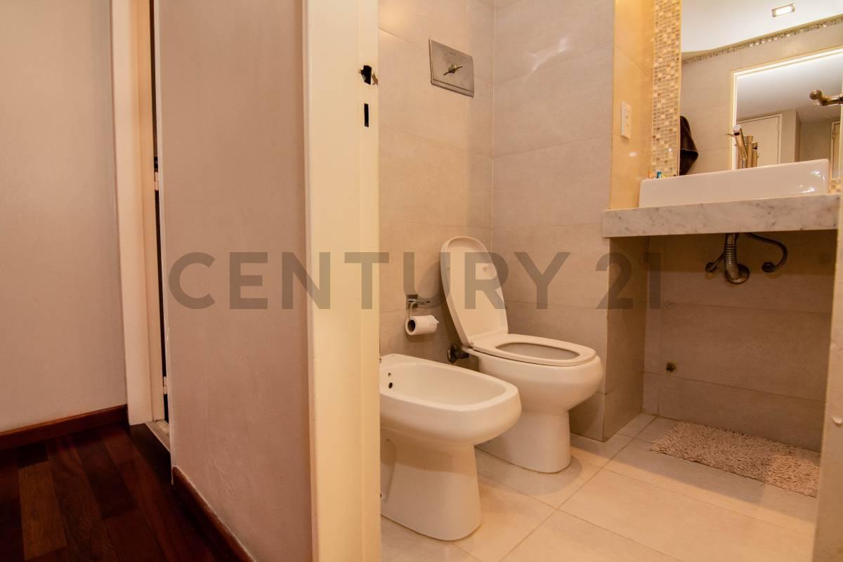 Venta Departamento de 3 Dorm. y Cochera en El Centro 3