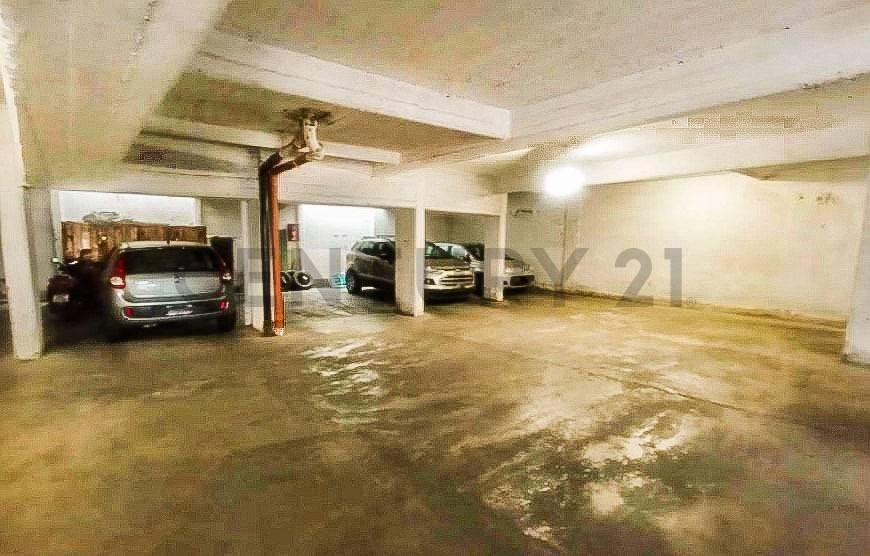 Venta Departamento de 3 Dorm. y Cochera en El Centro 2