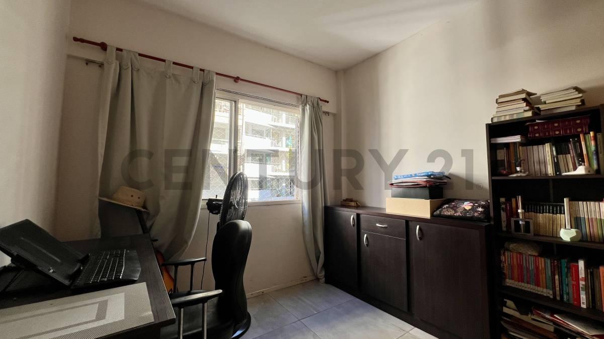 Venta Departamento 3 Dorm. Al Frente + Cochera 2