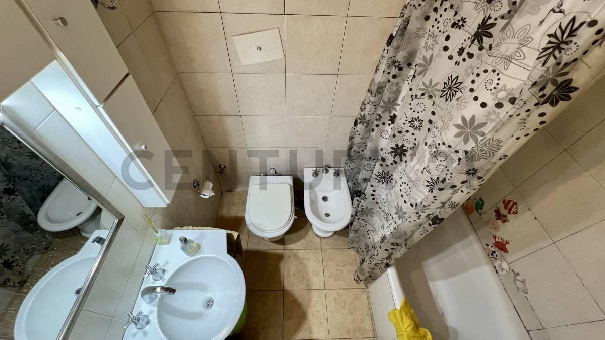 Venta Departamento 3 Dorm. Al Frente + Cochera 4