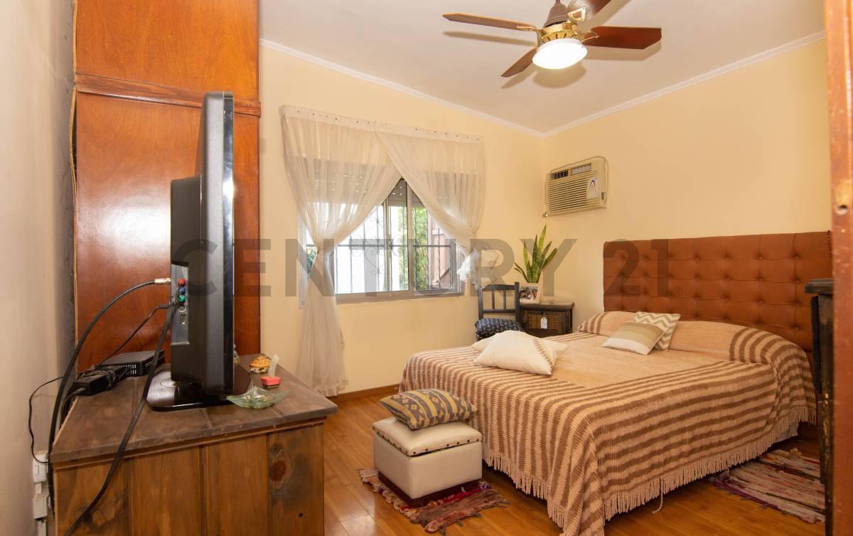 Vendo Casa 3 Dorm. con Parque y Pileta en Granadero Baigorria, Barrio Los Pinos. 4