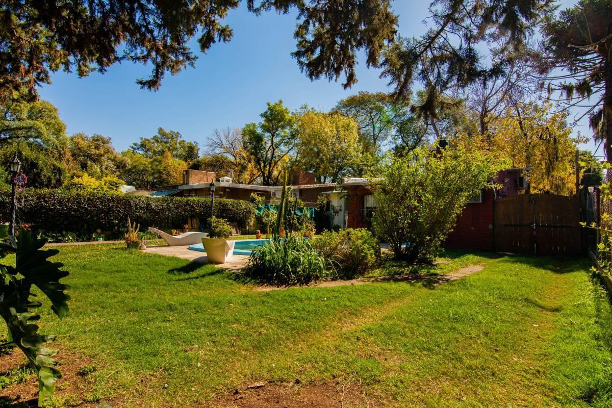 Vendo Casa 3 Dorm. con Parque y Pileta en Granadero Baigorria, Barrio Los Pinos. 1