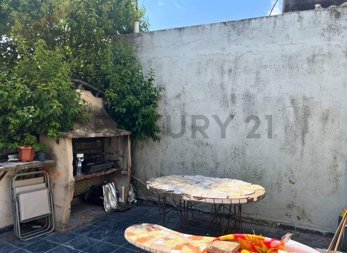 Venta PH a reciclar de 2 dormitorios con patio | Fisherton
