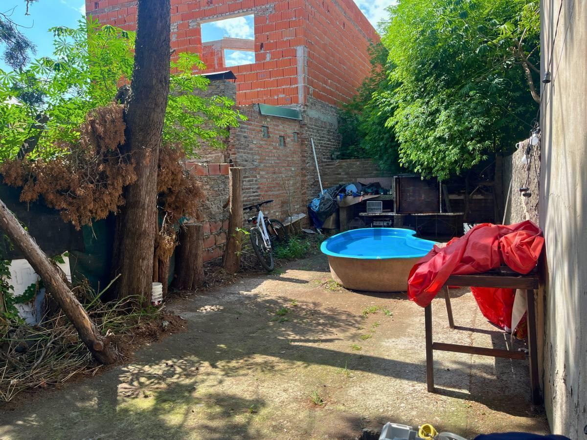 Venta PH a reciclar de 2 dormitorios con patio | Fisherton