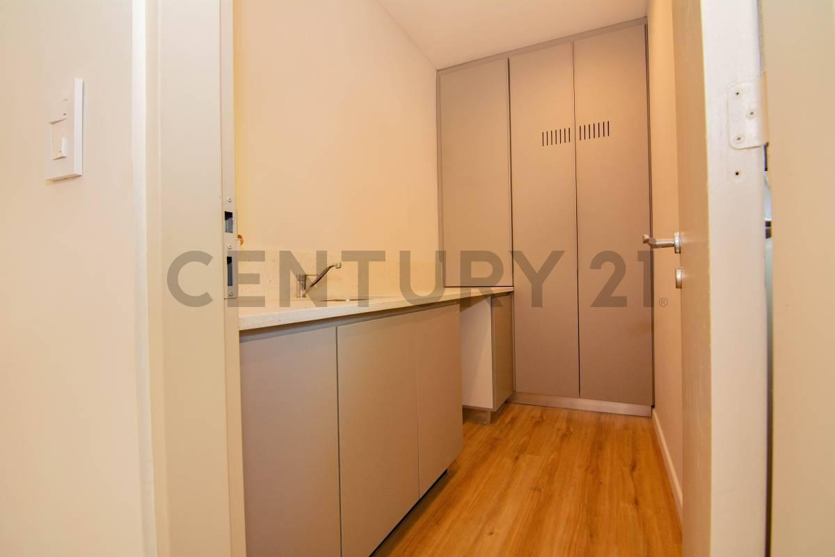 Venta Casa de 3 Dormitorios + comodín con Jardín, Pileta y Cochera | Lourdes, Rosario