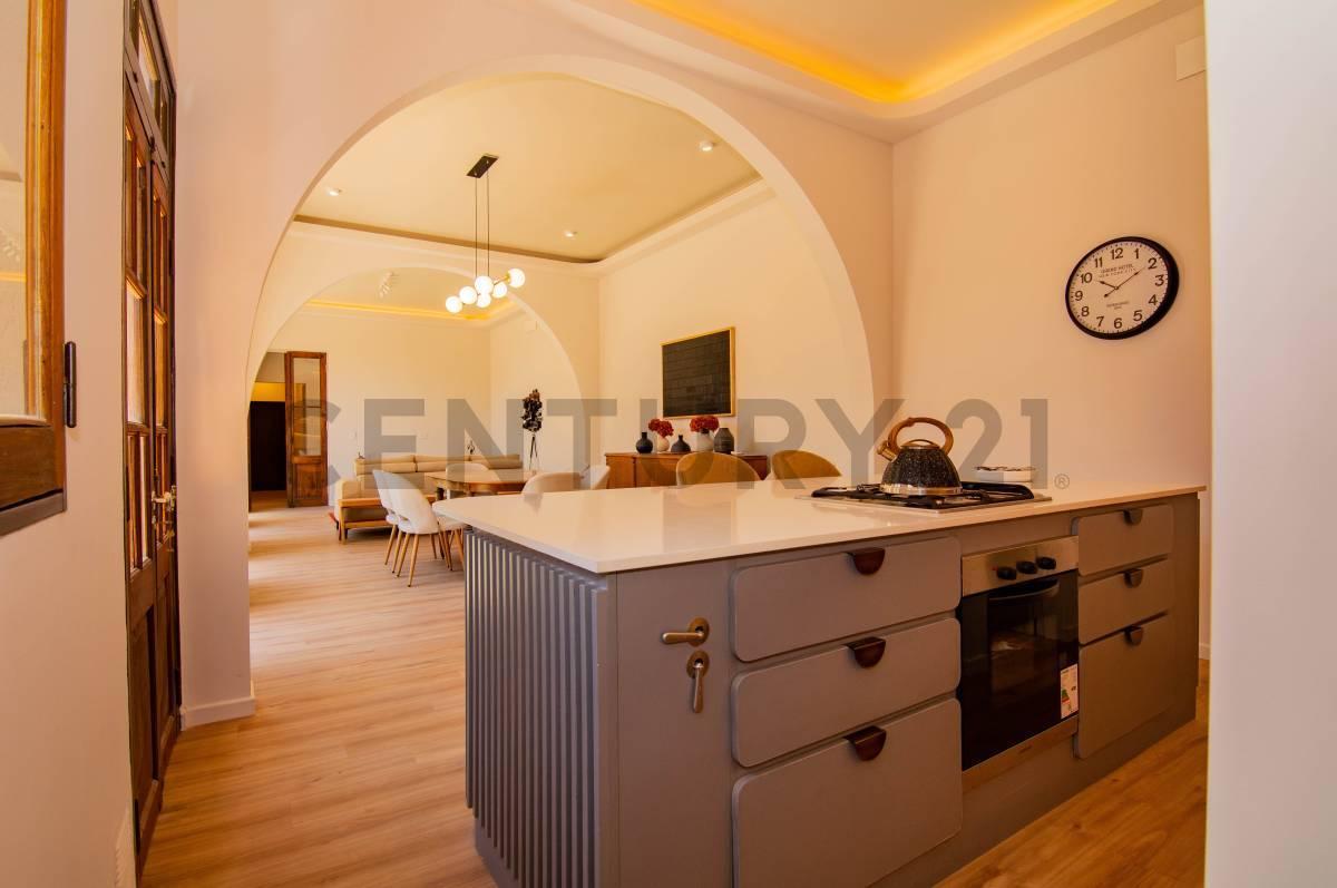 Venta Casa de 3 Dormitorios + comodín con Jardín, Pileta y Cochera | Lourdes, Rosario