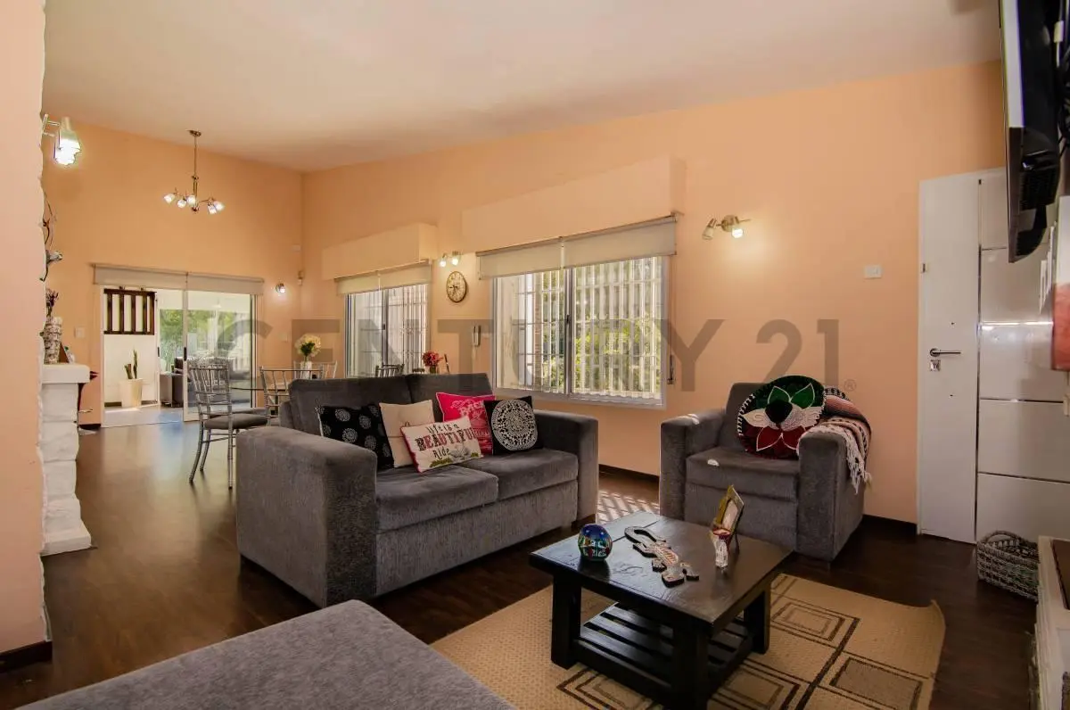 Venta Casa 3 dormitorios con pileta en Los Olmos, Roldán 3