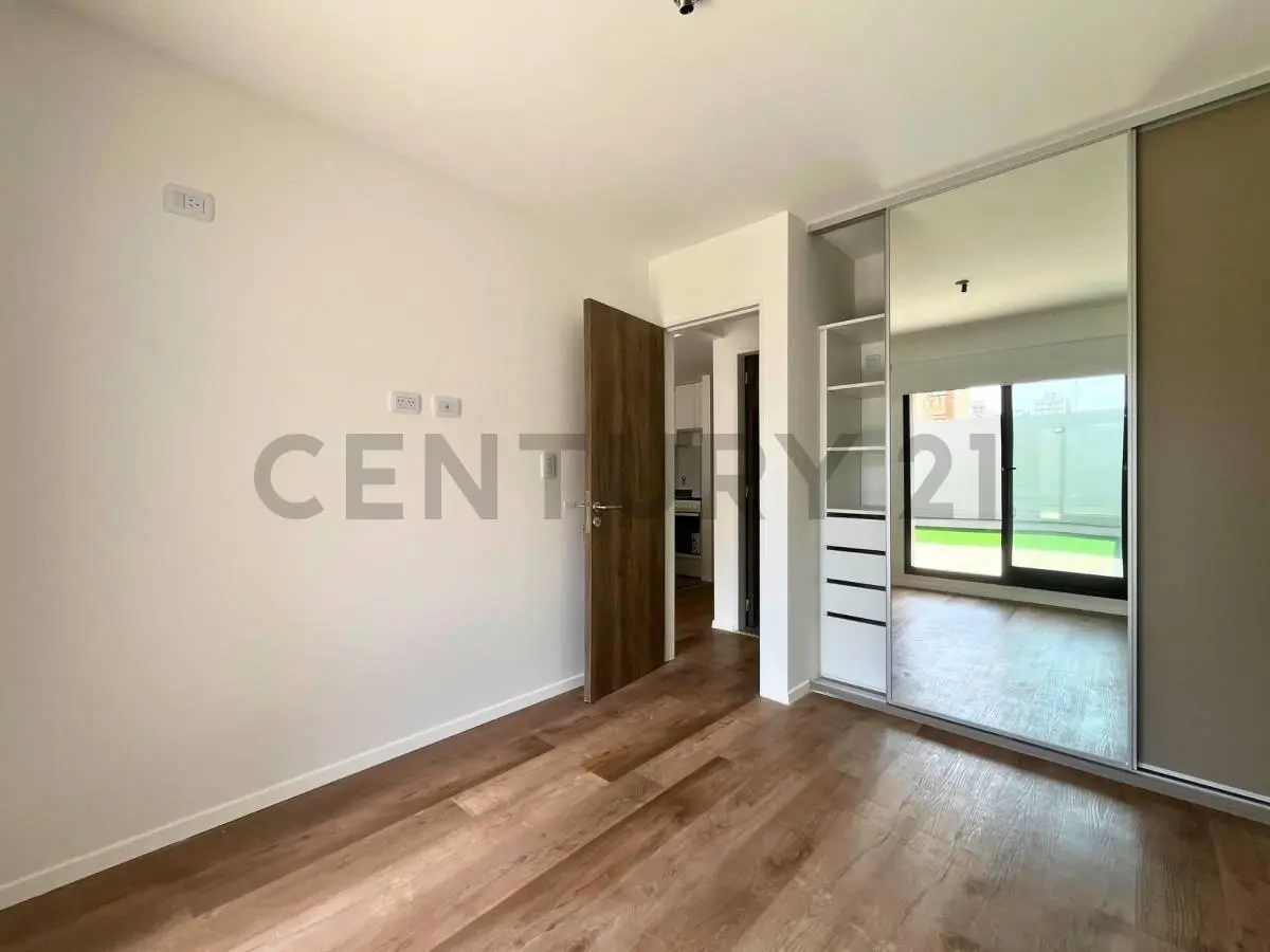 Venta Departamento de 1 Dormitorio con patio exclusivo | Centro, Rosario 3